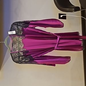 Lace Josie Natori silk rob.